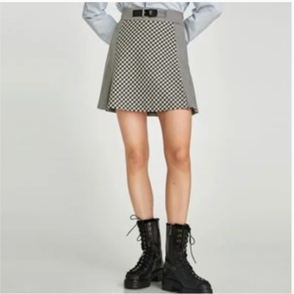 ZARA WOMAN Houndtooth Pleated Skirt with Front Buckle - Picture 1 of 5